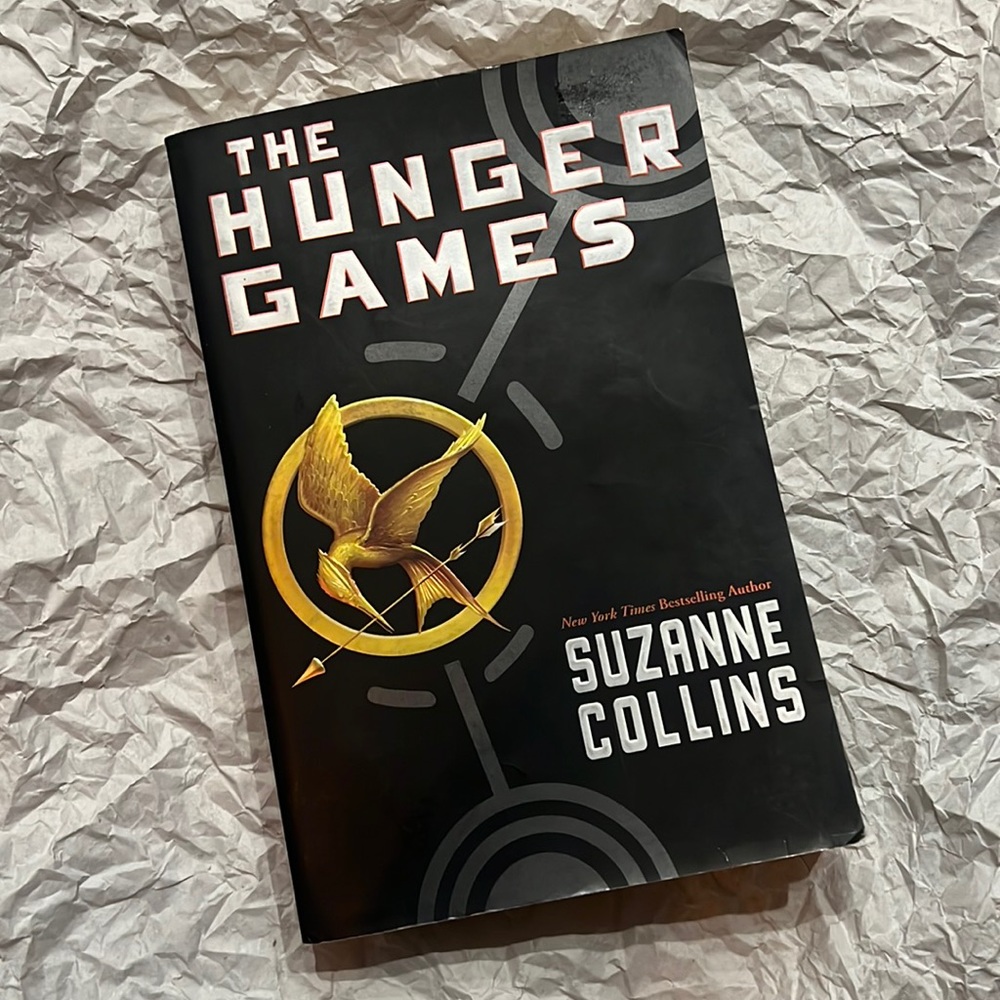 ⭐️5 for $15⭐️The Hunger Games by Suzanne Collins
